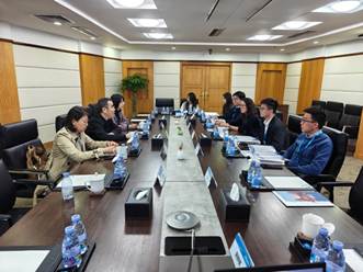 会议室里的人们 AI 生成的内容可能不正确。