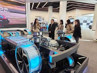 桌子上有许多行李 AI 生成的内容可能不正确。